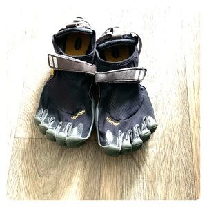 Men’s Vibram Five Fingers in EUC